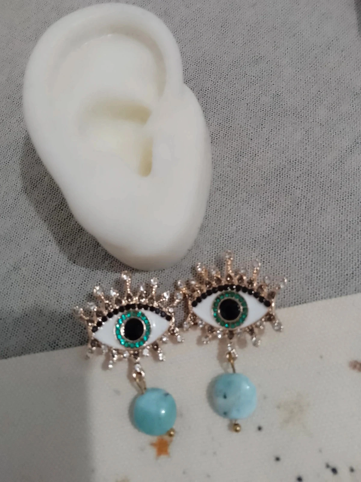 Pendientes de ojo gitano dorados con piedras de larimar azul turquesa de Brasil – photo 3